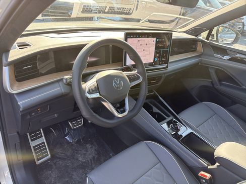 New 2026 Volkswagen Tiguan SEL R-Line image 10