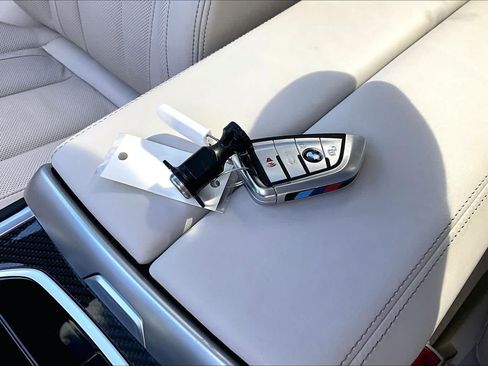 Used 2025 BMW M850i xDrive AWD/4WD image 15