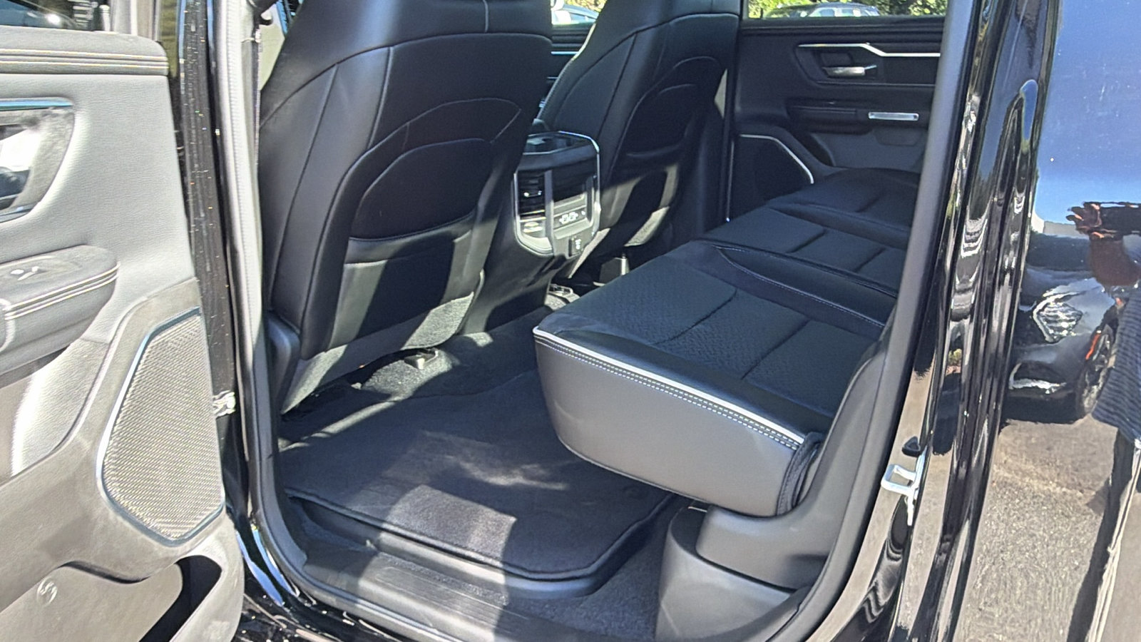 Used 2025 RAM 1500 Laramie w/ Sport Appearance Package AWD/4WD image 25