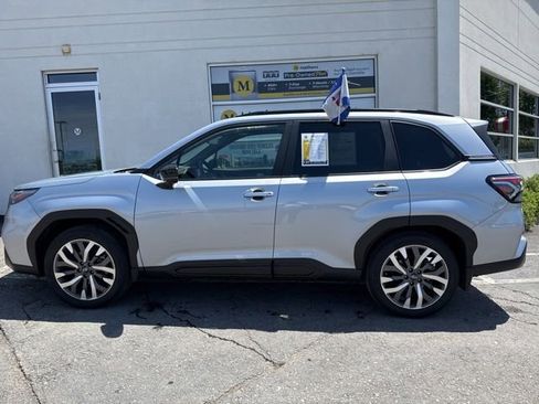 Used 2025 Subaru Forester Touring w/ Popular Package - Touring AWD/4WD image 2