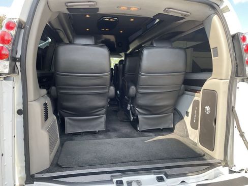Used 2019 GMC Savana 2500 Extended w/ Enhanced Convenience Package image 17