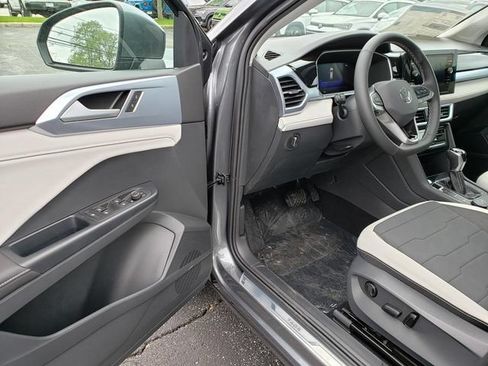 New 2026 Volkswagen Taos SE AWD/4WD image 6