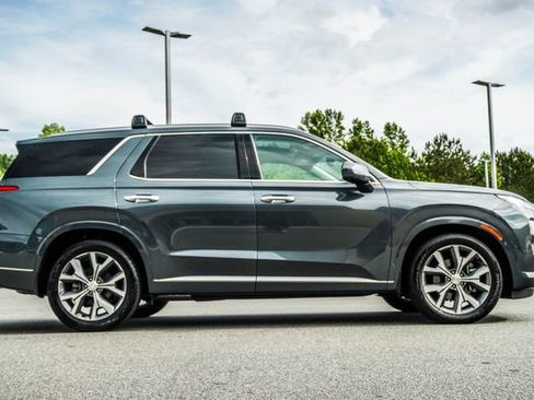 Used 2022 Hyundai Palisade Limited w/ Winter Package FWD image 5