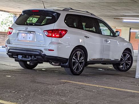 Used 2017 Nissan Pathfinder Platinum FWD image 4