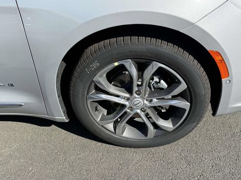 New 2026 Chrysler Pacifica Pinnacle FWD image 11