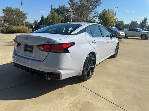 New 2025 Nissan Altima 2.5 SR image 4