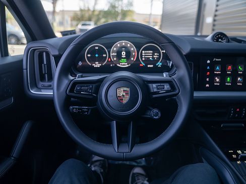 Certified 2025 Porsche Cayenne E-Hybrid Coupe AWD/4WD image 6