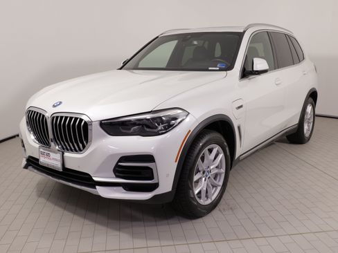 Used 2022 BMW X5 xDrive45e w/ Parking Assistance Package AWD/4WD image 4