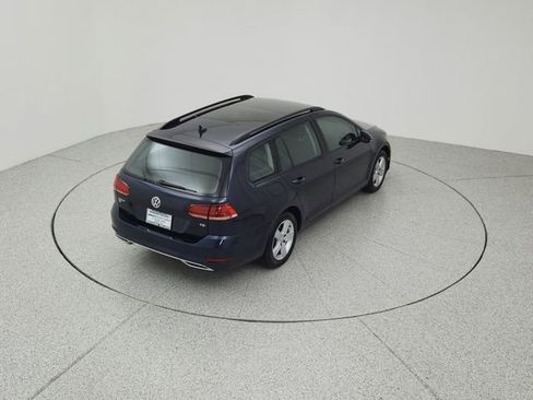 Used 2018 Volkswagen Golf SE image 15