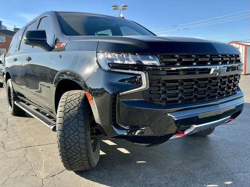 Used 2023 Chevrolet Suburban Z71 w/ Luxury Package image 2