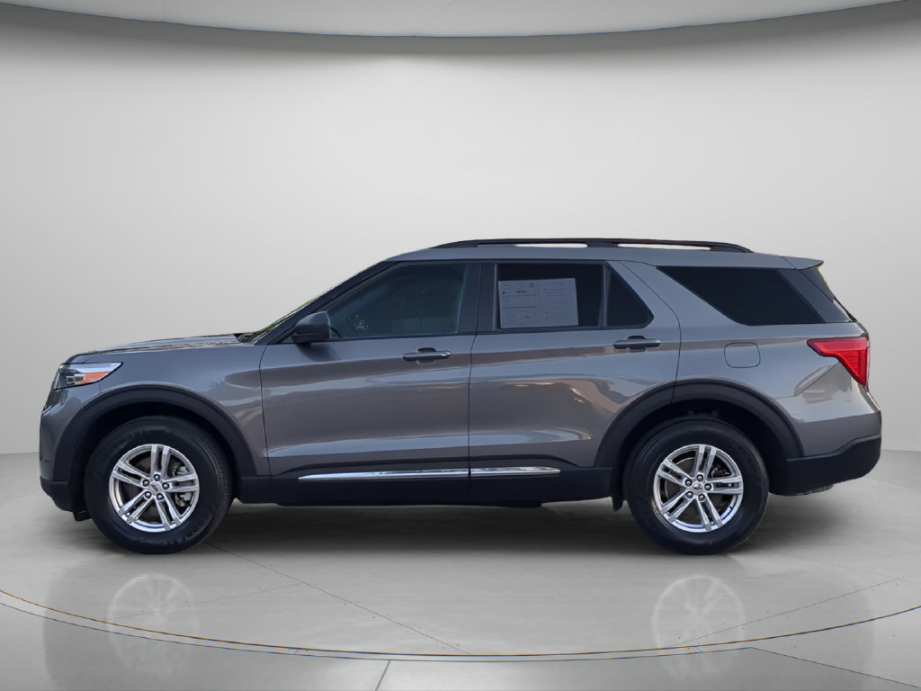Used 2023 Ford Explorer XLT AWD/4WD image 16