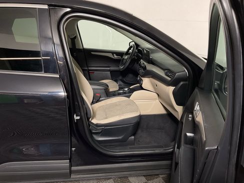 Used 2021 Ford Escape SE image 34