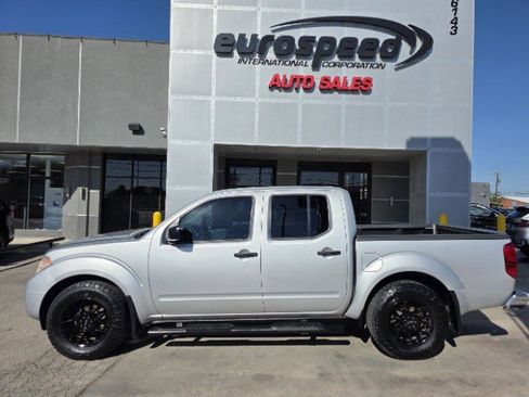 Used 2019 Nissan Frontier SV image 9