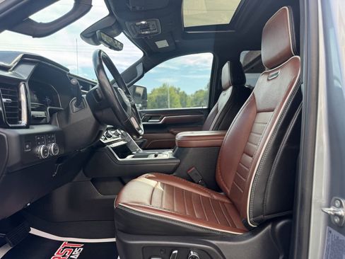 Used 2024 GMC Sierra 3500 Denali Ultimate AWD/4WD image 26