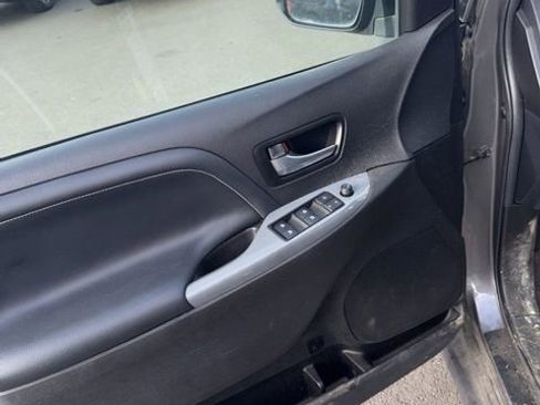 Used 2018 Toyota Sienna SE w/ SE Preferred Package image 8