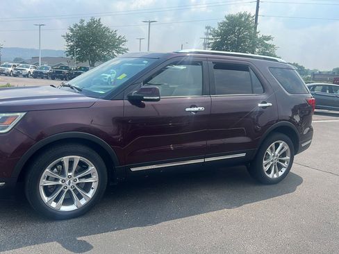 Used 2018 Ford Explorer Limited w/ Equipment Group 301A AWD/4WD image 12