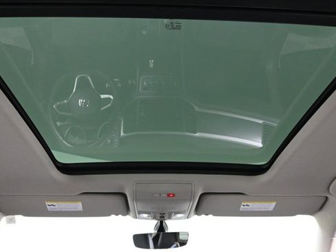 Certified 2021 Volkswagen Atlas SE w/ Panoramic Sunroof Package image 4