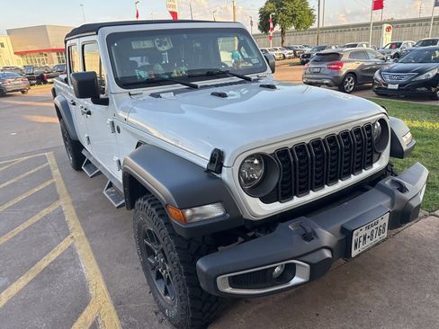 Used 2024 Jeep Gladiator Sport AWD/4WD image 2
