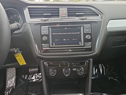 Used 2018 Volkswagen Tiguan S w/ Front Fog Lights Package image 27
