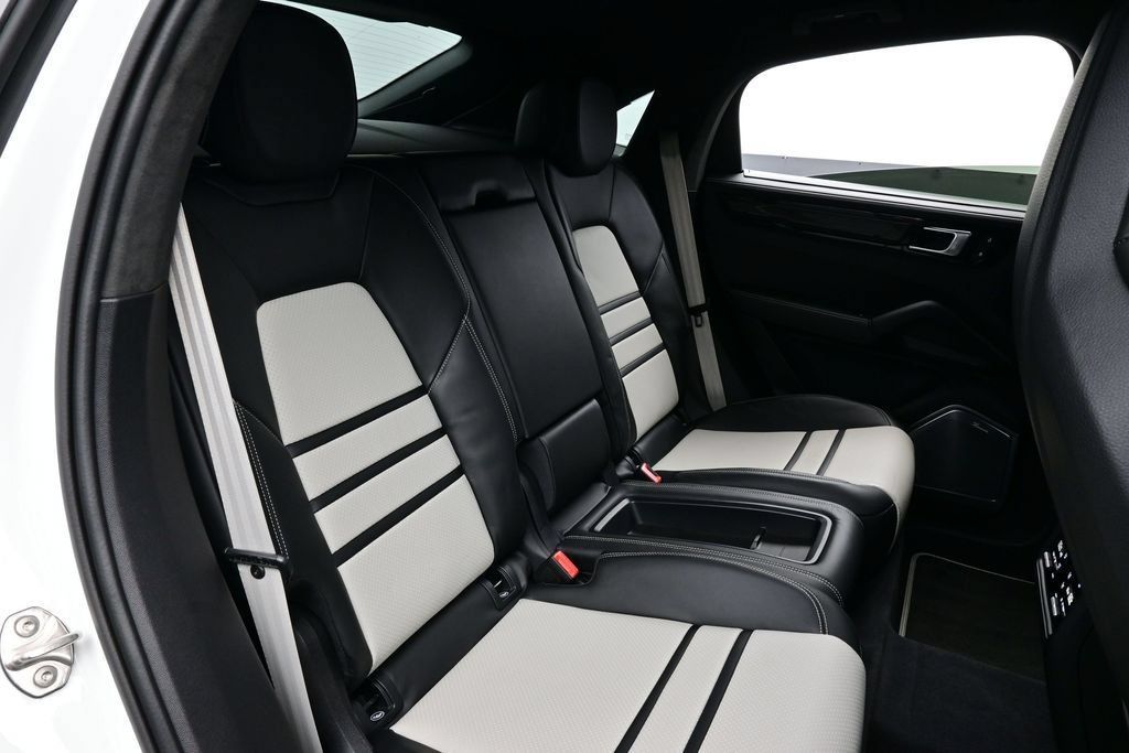 Certified 2023 Porsche Cayenne Turbo GT AWD/4WD image 17