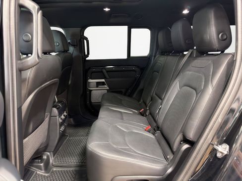 Used 2023 Land Rover Defender 130 SE AWD/4WD image 25