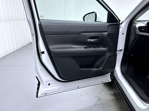 Used 2025 Nissan Kicks SV image 9