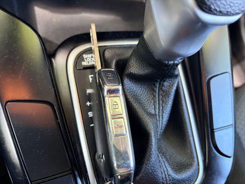 Used 2025 Kia Soul LX w/ LX Technology Package FWD image 21