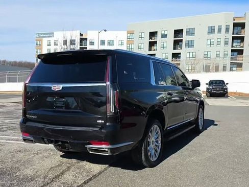 Used 2022 Cadillac Escalade ESV Premium Luxury image 2