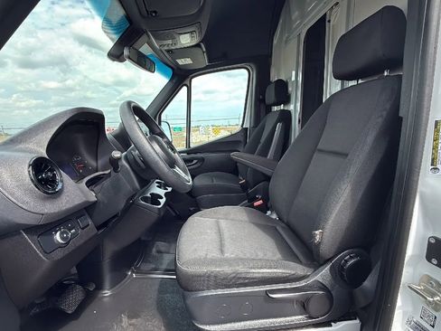 Used 2021 Mercedes-Benz Sprinter 3500 image 22