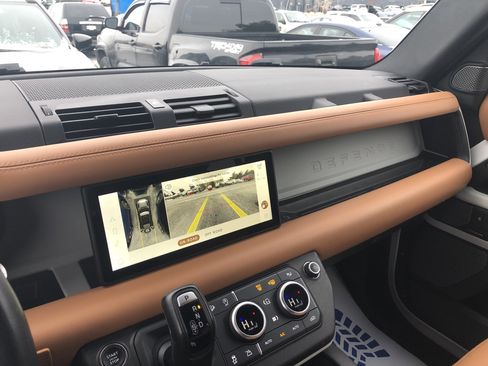 Used 2023 Land Rover Defender 110 S image 5