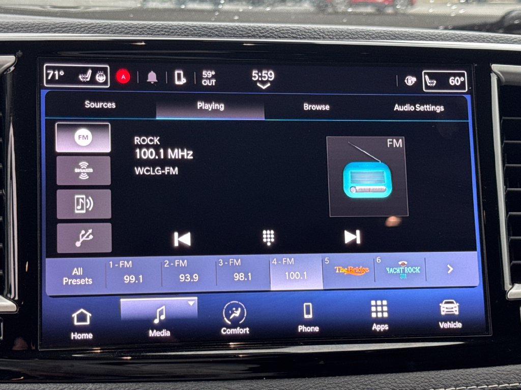 Used 2023 Chrysler Pacifica Touring-L FWD image 42