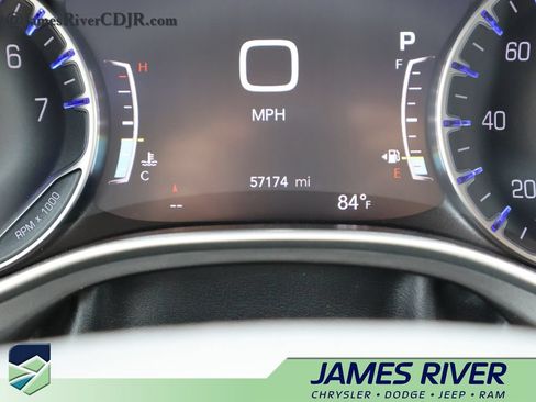 Used 2024 Chrysler Pacifica Touring-L FWD image 28