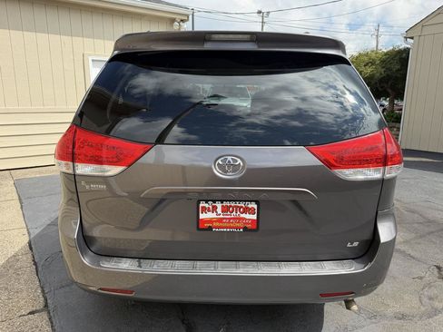 Used 2011 Toyota Sienna LE w/ Towing Pkg FWD image 11