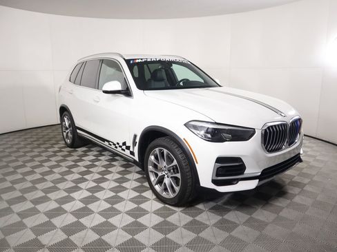Used 2022 BMW X5 sDrive40i w/ Parking Assistance Package image 3