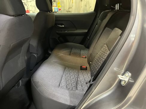 Used 2025 Nissan Kicks SV AWD/4WD image 21