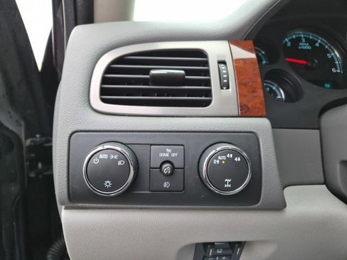 Used 2013 Chevrolet Avalanche LTZ image 15