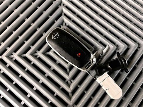 New 2025 Nissan Pathfinder S image 12