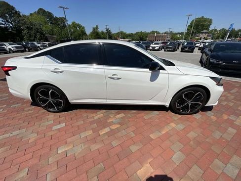 Used 2024 Nissan Altima 2.5 SR FWD image 37
