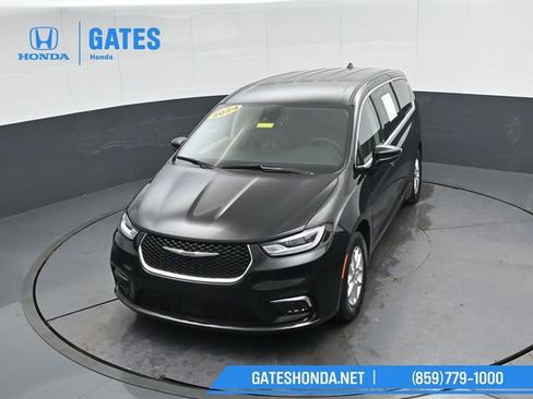 Used 2024 Chrysler Pacifica Touring-L FWD image 52