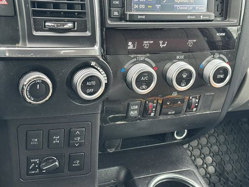 Used 2018 Toyota Sequoia Platinum image 22