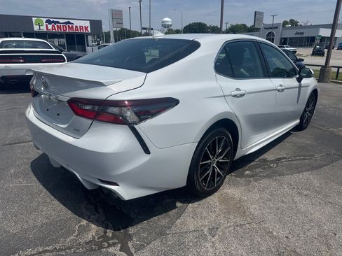 Used 2024 Toyota Camry SE FWD image 5