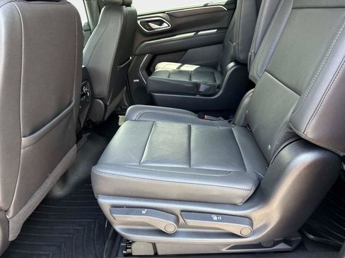 Used 2023 Chevrolet Suburban Z71 w/ Luxury Package AWD/4WD image 15
