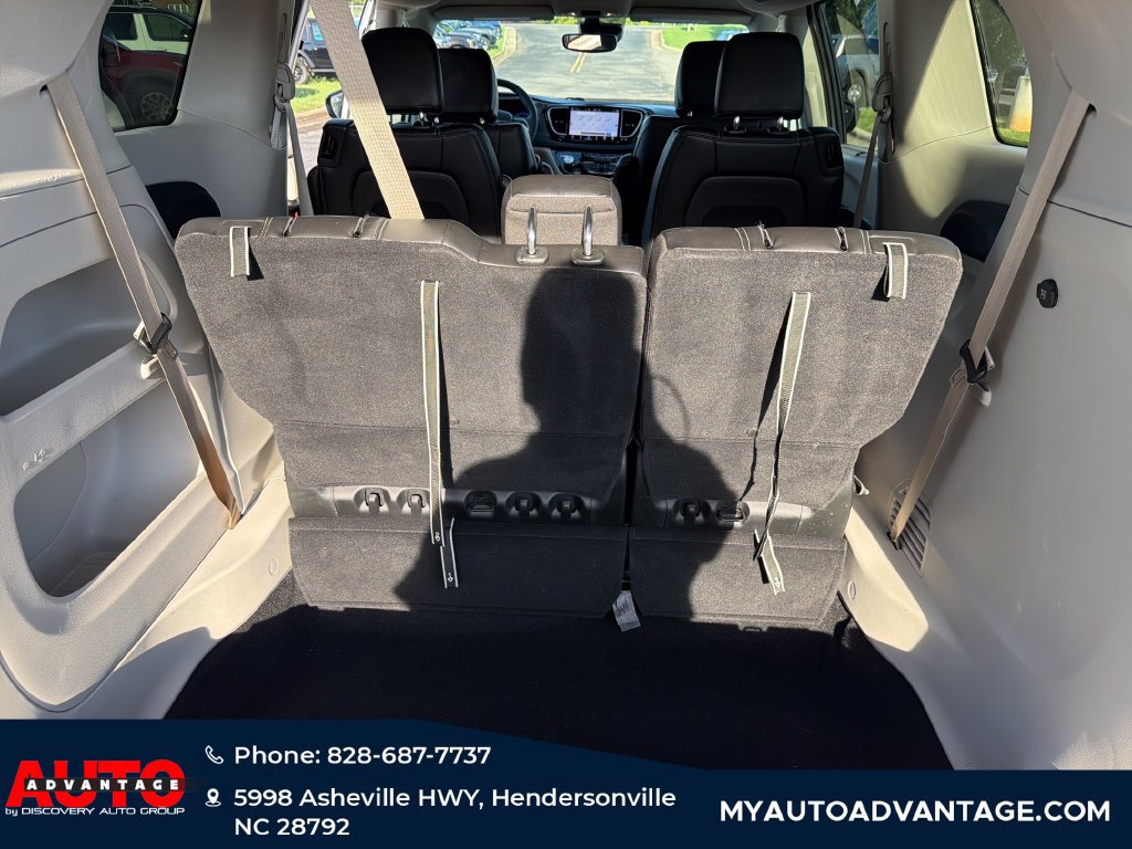 Used 2024 Chrysler Pacifica Touring-L FWD image 31