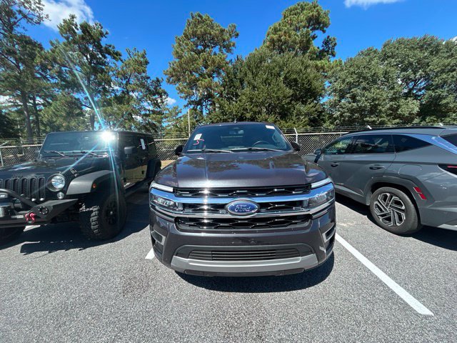 Used 2024 Ford Expedition Max Limited RWD image 2