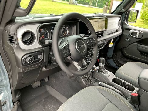 New 2025 Jeep Gladiator Sport image 25