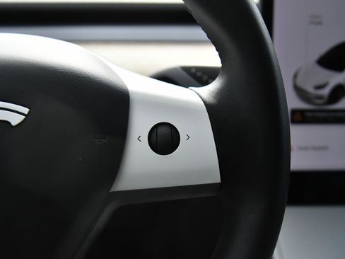 Used 2020 Tesla Model 3 Standard Range RWD image 27
