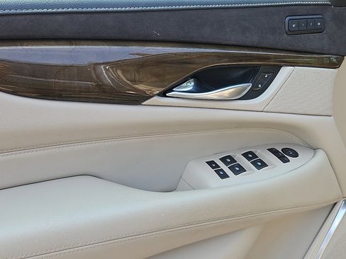 Used 2020 Cadillac Escalade ESV Luxury w/ LPO, Radiant Package AWD/4WD image 12