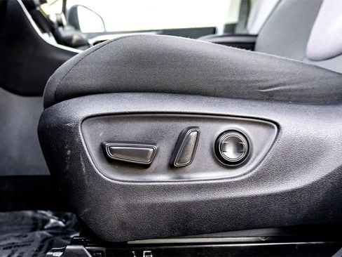 Used 2025 Toyota RAV4 XLE image 12