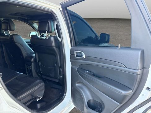 Used 2018 Jeep Grand Cherokee Altitude image 15