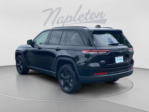 Used 2023 Jeep Grand Cherokee Altitude AWD/4WD image 3